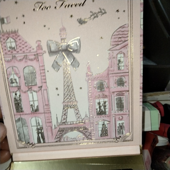 Too Faced Christmas in Paris eyeshadow palette - Picture 3 of 4